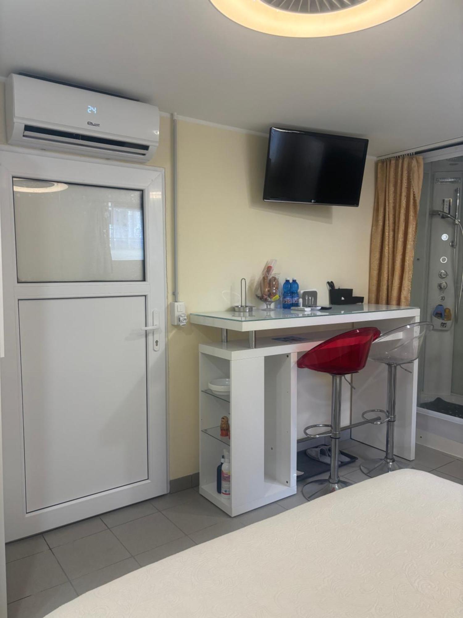 Small Apartments In Lamone Kültér fotó
